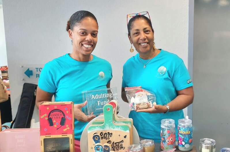 Shoppers Flock Harbourside Market